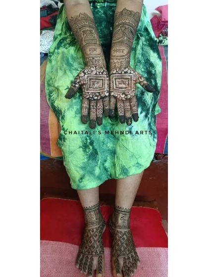 A complete set of simple bridal mehendi for hands and feet. The matching geometric patterns create a beautiful, coordinated look for the bride.