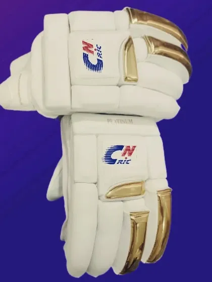 Our CN CRIC Platinum batting gloves offer top-class protection. The sections are designed for flexibility and the padding is solid, so you can face fast bowlers with full confidence.