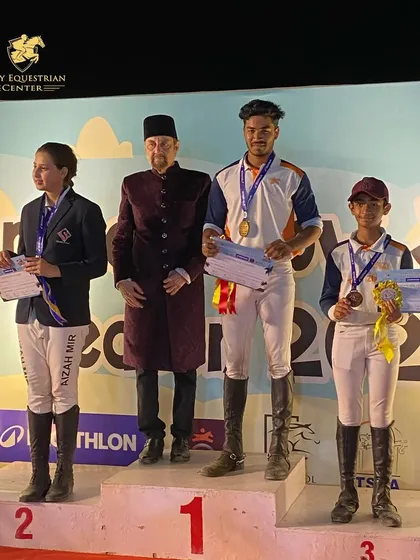 Ajey takes the top spot on the podium in the 110cms category at the NASR championship. A powerful performance and a well-deserved win.