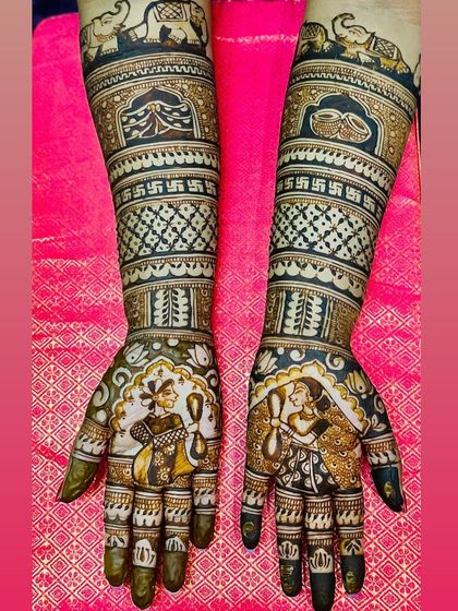 A truly personalized design featuring portraits of the bride and groom on the palms. This is a unique way to make your bridal mehendi unforgettable.