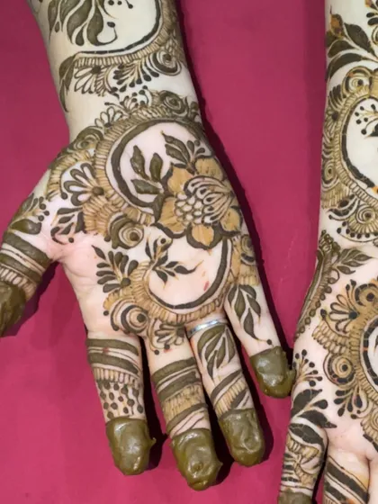 A close up of the Gulf paisley and floral design, showing the detail in the shading.