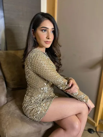 A side profile showing off the clean lines of the makeup and the soft waves in her hair. A truly polished and sophisticated look.