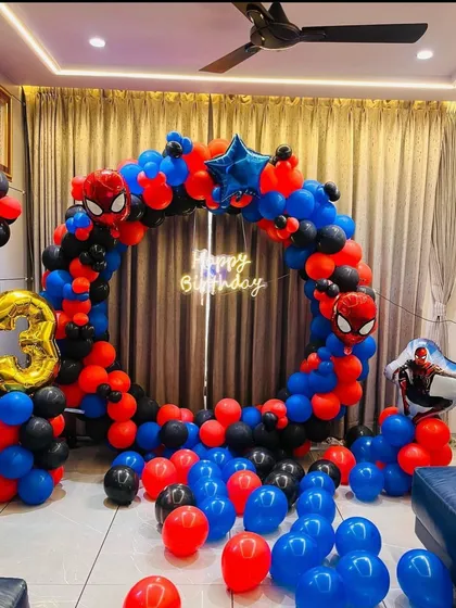 A Spiderman-themed balloon ring perfect for a superhero fan's birthday at home. The red and blue balloons, spider web details, and character foils create an action-packed look.