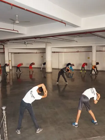 Our athletes engage in dynamic stretching to prepare their bodies for an intense training session. We teach the importance of a complete physical preparation routine.