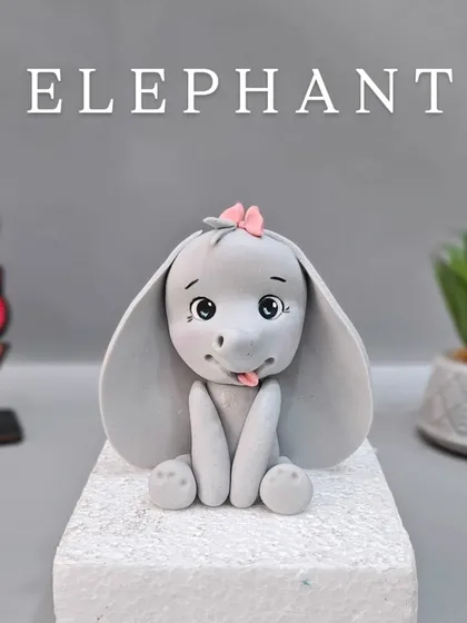 The sweet fondant elephant with big, floppy ears. This is always a favorite among students and clients.