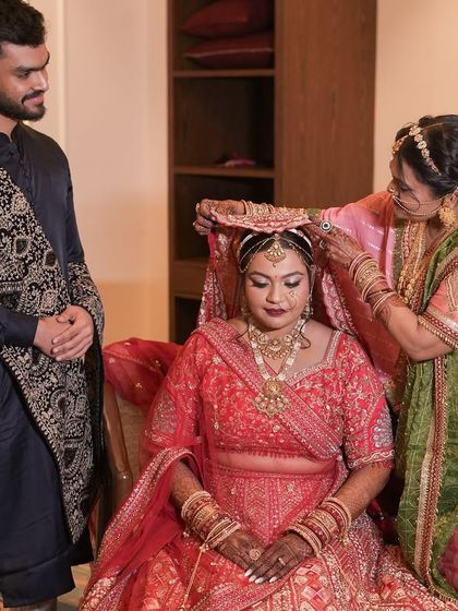 Modern & Dreamy Bridal Looks photo 7