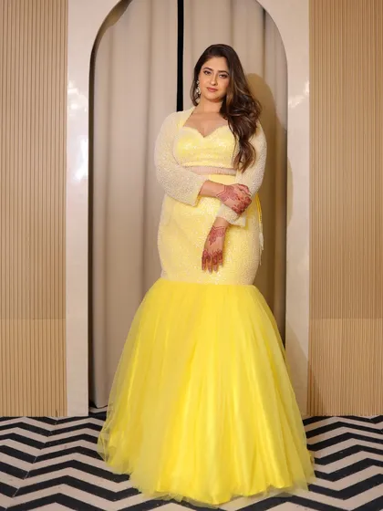 A final shot of the yellow plus-size fish-cut lehenga. This outfit proves that you can be bold, bright, and beautiful at any size.