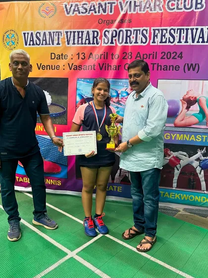 Girls U-15 runner-up Anvi More proudly displays her trophy.