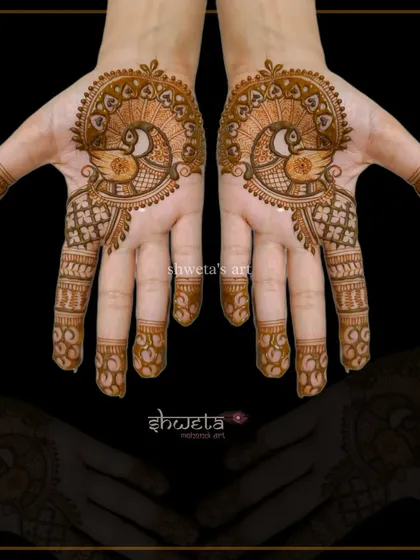 A simple yet stunning peacock design for the back of the hands. This is a great choice for someone who wants a touch of traditional elegance without a heavy design.