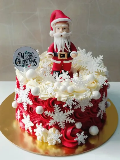 Christmas is a magical time, and I love creating cakes that capture that spirit. This festive cake features a hand-modelled Santa Claus nestled among snowflakes, perfect for a holiday celebration or a Christmas-time birthday.