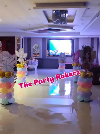 To make the venue feel immersive, I placed these fairy and butterfly-themed balloon pillars along the entrance walkway, guiding guests to the main party area.
