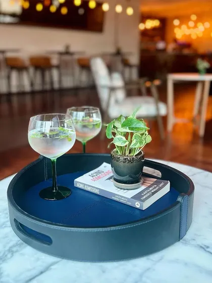 Looking for a thoughtful and stylish housewarming gift? The Bella Pelle Casa Bar Tray, with its deep navy leather and clean lines, brings a touch of elegance and sophistication to any home.