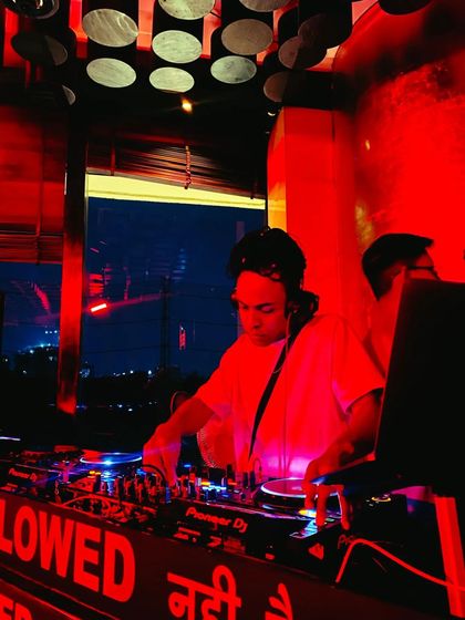 Josh B - DJ Services Club & Lounge Vibe photo 4