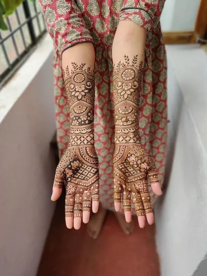 A beautiful semi bridal design with full arm coverage. The pattern includes mandalas, floral bands, and intricate geometric work for a balanced and elegant look.