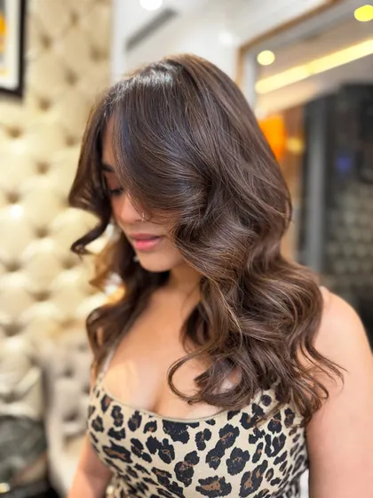 This angle captures the soft, flowing layers and the rich tones of the no-bleach colour.