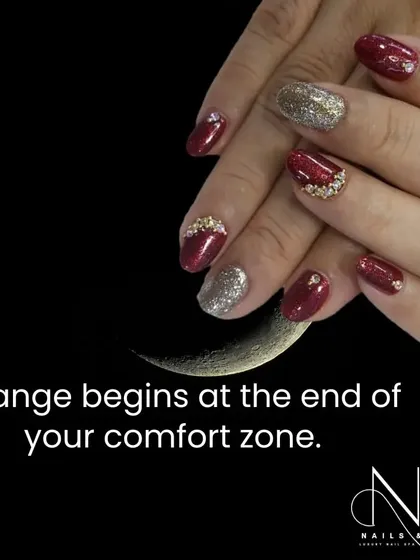 "Change begins at the end of your comfort zone." This glamorous maroon and gold glitter set is a perfect way to try something new.