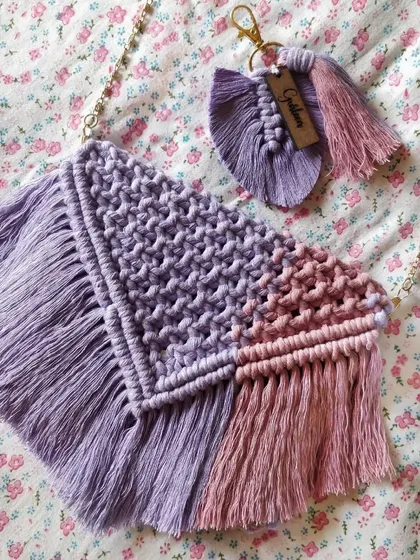 This two-tone macrame sling bag, paired with a matching custom leaf keychain, shows how we love to play with color and detail. It's a perfect example of how we can create a coordinated set just for you.