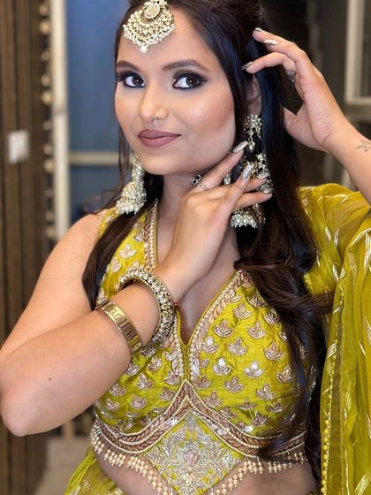 A beautiful festive makeup look, showcasing the kind of skills students can acquire in our discounted courses.