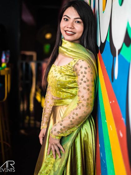 A guest in a beautiful green traditional outfit.