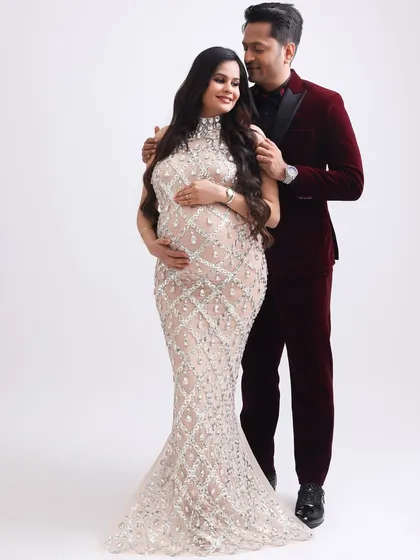 A beautiful and loving portrait of the expecting couple. Their embrace is full of warmth and affection, a perfect memory of this special time.