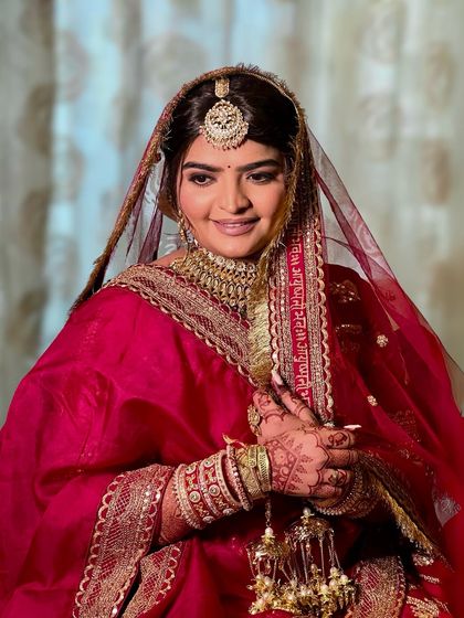 Classic Red & Pink Bridal Looks photo 95