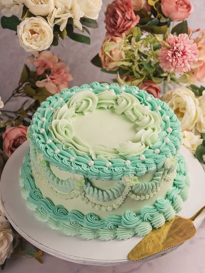 Buttercream Artistry: Floral & Vintage Designs photo 5