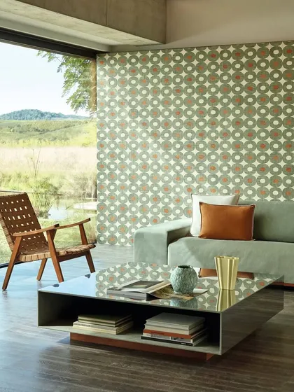The Merida collection from Élitis elevates raffia to a sculptural language. Assembled like a geometric puzzle, this handwoven symphony of form and texture captures the bold pulse of contemporary design with an artisanal soul.