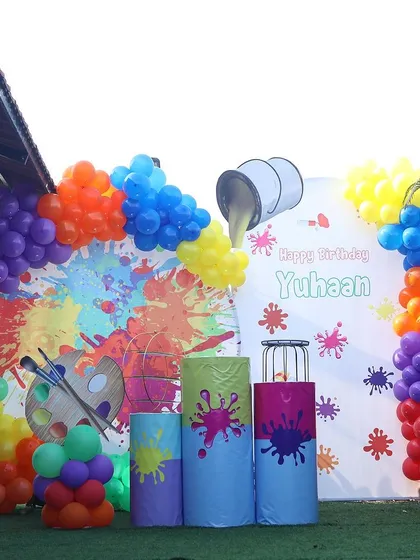 Looking for a unique and colorful party idea? This art and paint-splatter theme for Yuhaan's birthday was a huge hit. I can design creative and unconventional themes based on your child's interests.