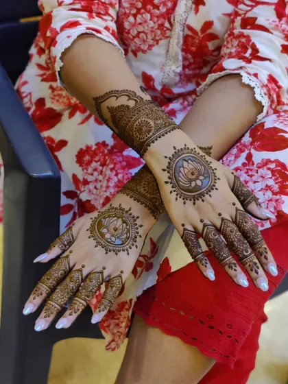 The lotus is such a classic and beautiful motif in mehendi. Here, I've made it the centerpiece of the design, surrounded by detailed finger work and a delicate wristband, creating a look that is both traditional and chic.