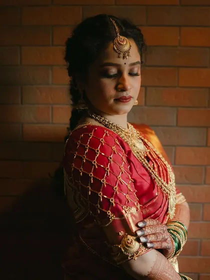 A classic South Indian bridal look on this beautiful curly-haired bride. The makeup is regal and timeless, perfectly complementing her traditional attire.