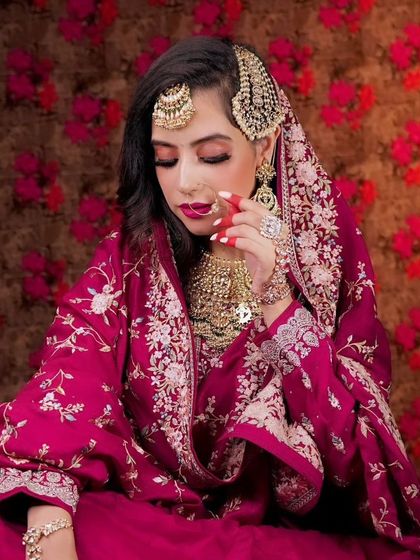 A different angle of the jhoomar set, showing its intricate details.