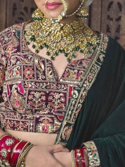 A close-up of a model wearing a heavy Kundan choker with a multi-patterned blouse. This shows how versatile the jewellery is.