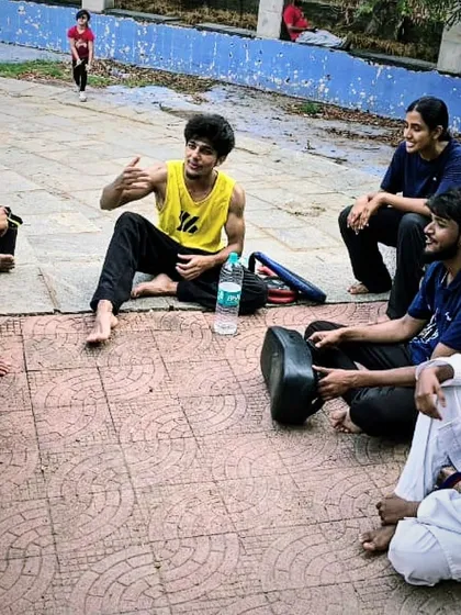 Explaining a technique to my students during a break in our outdoor training.