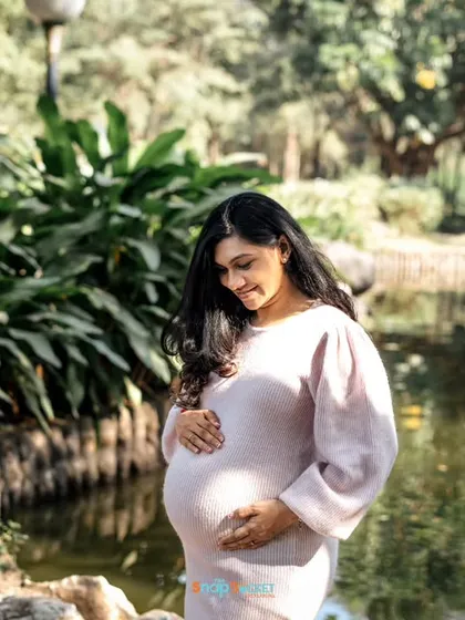 This solo portrait of the mom-to-be by the water is so serene. We were even visited by a swan! It’s a beautiful, peaceful image that perfectly captures the tranquility of motherhood.