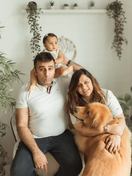The whole family is here, including their furry best friend! I love when clients bring their pets to be part of the family photoshoot.