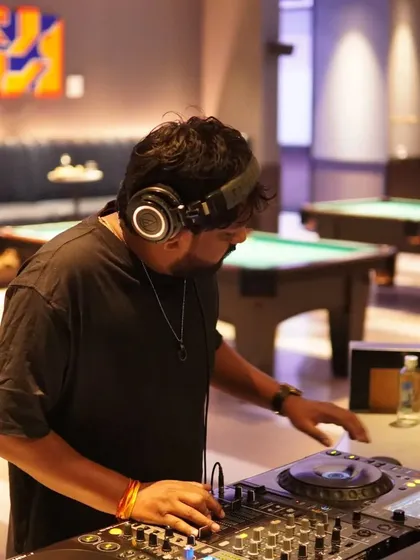 Another angle from my performance at the DLF Camellias. The setting, with its pool tables and lounge seating, called for a cool, sophisticated soundtrack.