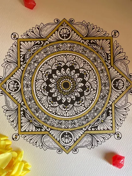 Here, I've combined circular and square geometric shapes to create a unique framework. The interplay between the sharp angles and the soft curves, all in classic black and gold, results in a truly captivating piece.
