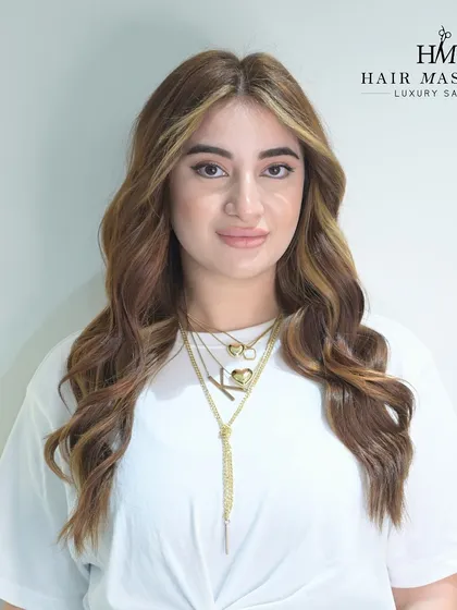 A full view of the honey blonde highlights. The color is concentrated towards the front and ends, creating a beautiful balayage effect that is both modern and timeless.