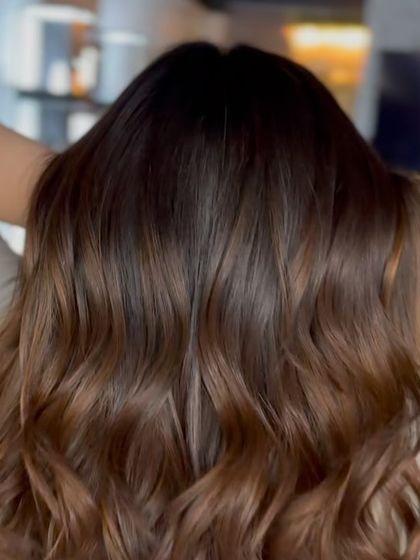 A close-up of this gorgeous brown hair, highlighting the shine and healthy texture.