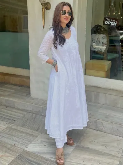 Another great shot of Gungun's final look. Her long, healthy hair was styled into beautiful, flowing waves that complement her classic white outfit.