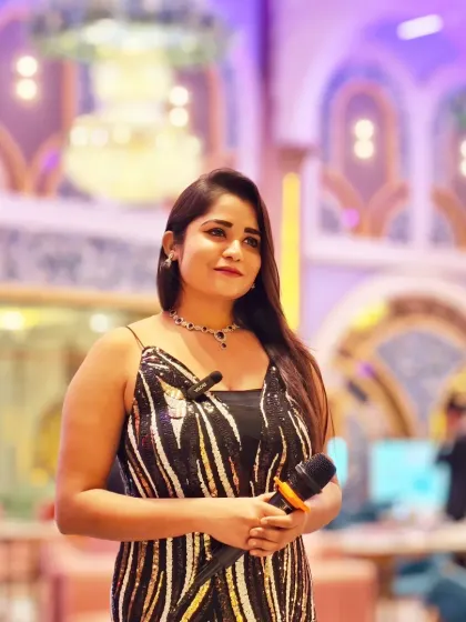 A moment of connection with the audience at the RP Group dealer meet. My goal is to make everyone in the room feel included.