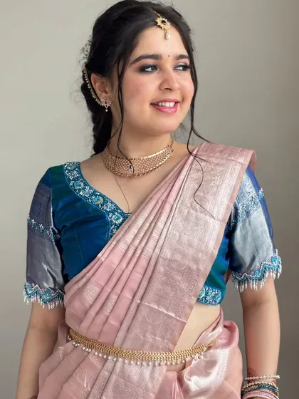 Payal's happy smile shows how comfortable and beautiful she feels in this traditional South Indian look.