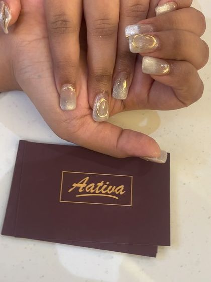 The square shape gives this cat eye design a modern and chic feel.