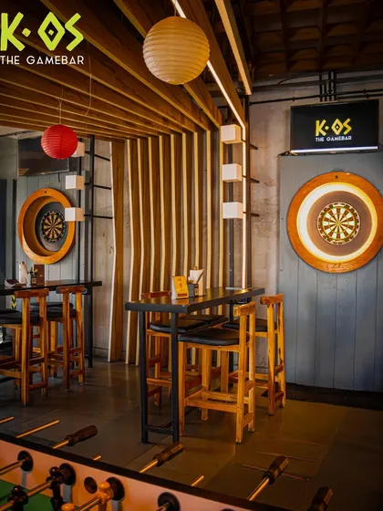 Take a look at our playground. With dedicated spots for automated darts and foosball, the whole bar is designed for non-stop action. Just walk in, pick your game, and let the fun begin.