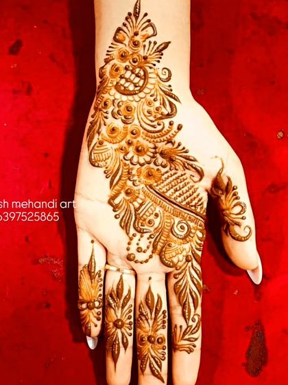 Elegant Guest & Party Mehndi photo 5