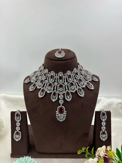 The ruby-red stone version of the full-collar AD necklace.