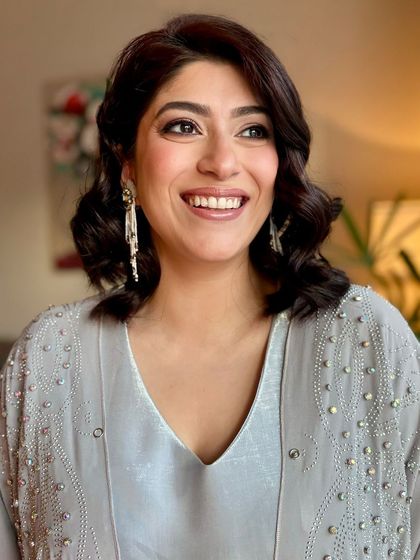 A beautiful smile from my client before she heads to the awards. Her makeup is designed to look elegant and last all night, ensuring she feels confident from the red carpet to the after party.