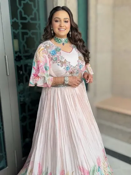 The full carnival look. The bride's colorful outfit is complemented by soft, glowing makeup and a fun, creative hairstyle.