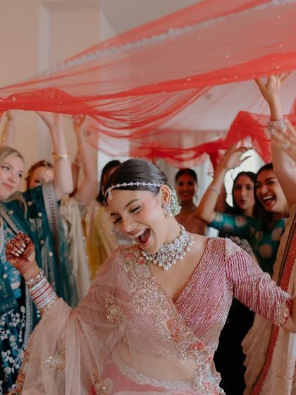 Timeless Red Brides photo 33