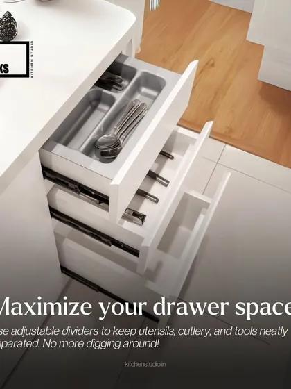 Maximize your drawer space with adjustable dividers. This keeps cutlery and tools neatly separated and easy to find.